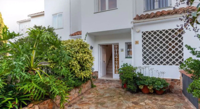 House Aria Floridia, Забронировать Отель Отели Тосса-де-Мар 3 звезды, рядом с Cala Llevadó, 3*