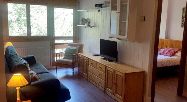 Apartment with 2 bedrooms in El Tarter with wonderful mountain view balcony and WiFi, Забронировать Апартаменты/квартира Отели Грандвалира с парковкой, Парковка