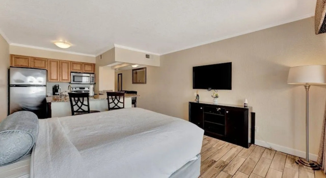 Seaside Luxury Oasis with balcony, Rezerwuj Hotel Hotele w Tampa z parkingiem, Parking