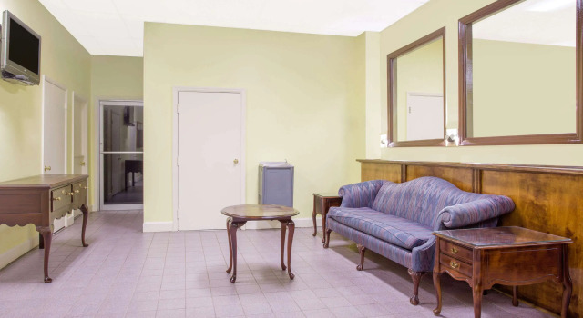 A Red Dot Inn Milledgeville, Boek Hotel Hotels in Georgia met parkeren, Parkeren