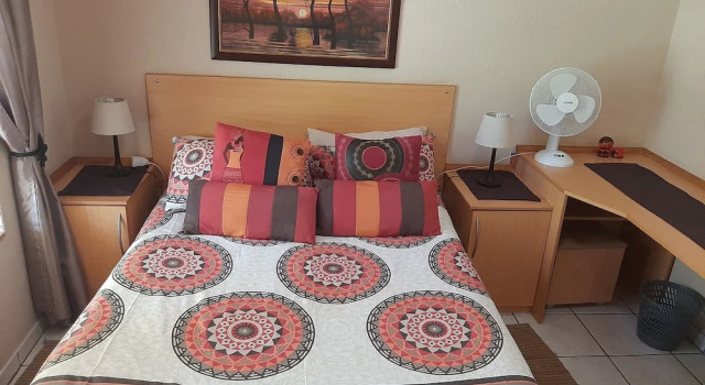 African Rose Guesthouse, Boek Hotel Kempton Park Gauteng