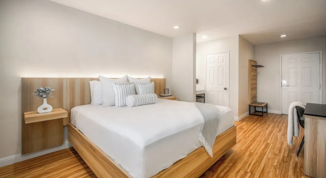 Номер Grand Beverly Inn