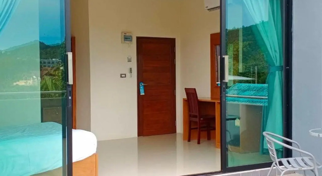 Двухместный номер Deluxe с балконом OYO 665 Sj House Hotel