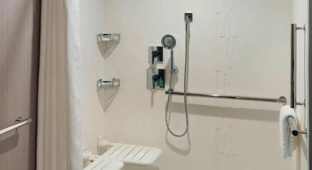 Четырёхместный номер Standard Courtyard by Marriott LaGrange