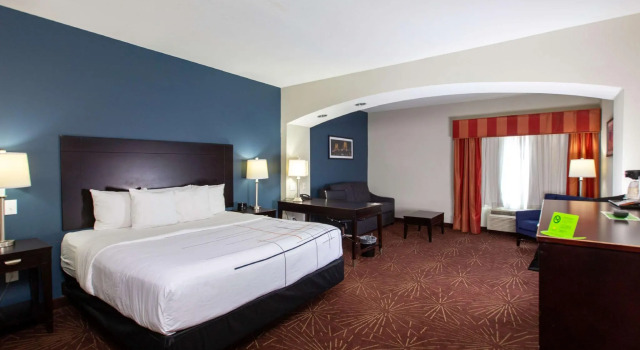 Двухместный номер Deluxe La Quinta by Wyndham Houston East at Normandy