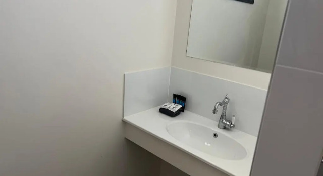 Семейный номер Deluxe Albert Park Motor Inn - Pool and shaded parking