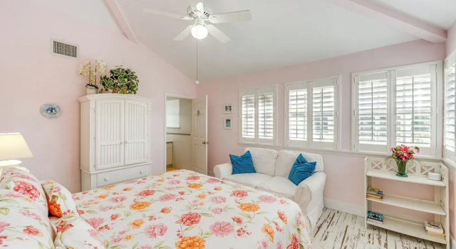 Luxury Key Largo Home w/ Guest House & Pool!, Rezerwuj Pensjonat Hotele w Key Largo z parkingiem, Parking
