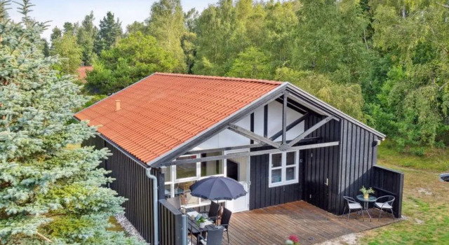 "Findus" - 350m from the sea in Lolland, Falster and Mon, Prenota Hotel Falster Danimarca