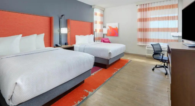Четырёхместный номер Deluxe La Quinta Inn & Suites by Wyndham Lakeway