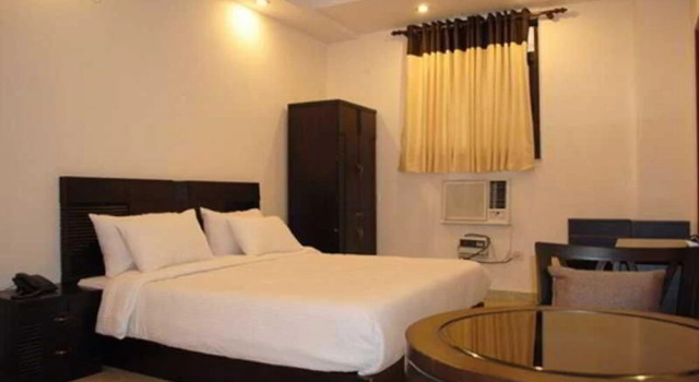 The Tulip Inn Karol Bagh, Забронировать Отель Отели Нью-Дели с парковкой, Парковка