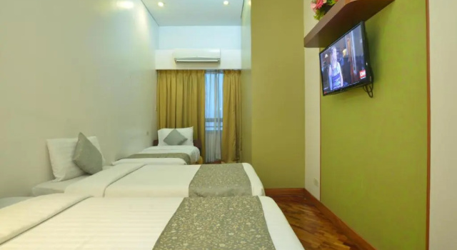 Трёхместный номер Deluxe c 1 комнатой The Malayan Plaza Hotel