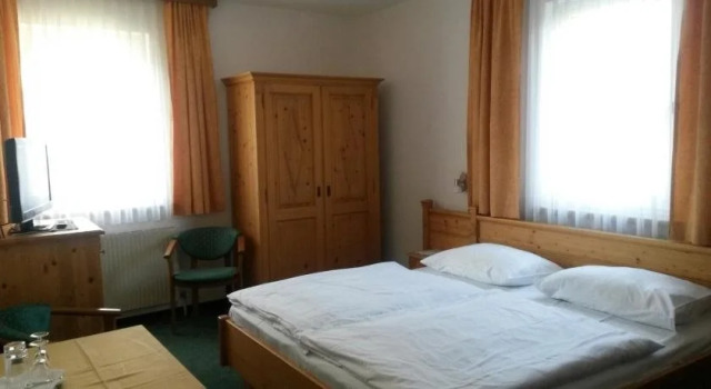 Cafe-Pension Familie Parzer, Book Hotel  