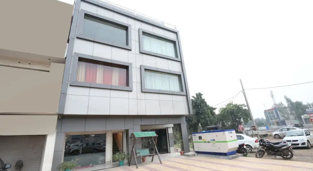 OYO 10832 Hotel JB 2, Varaa Hotelli Zirakpur Haryana