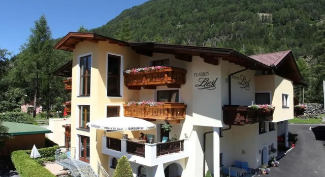 Апартаменты Inviting Apartment in Langenfeld With Sauna