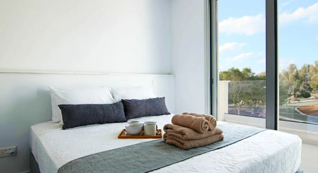 Phaedrus Living: Seaside Executive Flat Harbour 101, Rezerwuj Hotel Hotele w Pafos z parkingiem, w pobliżu Paphos Archaeological Park, Parking