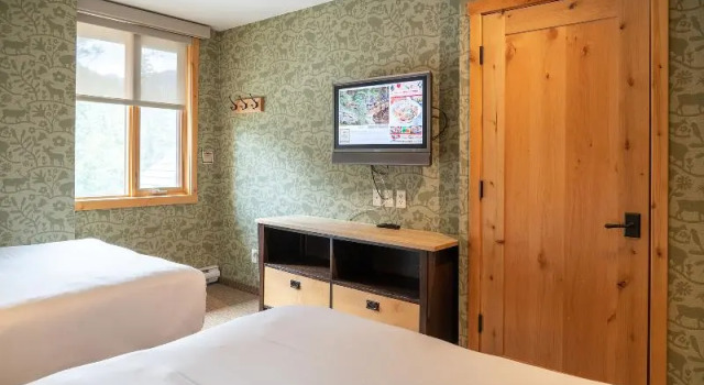 Люкс с 2 комнатами с балконом Fox Hotel and Suites