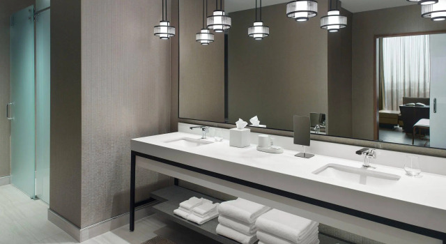 Двухместный люкс Presidential с балконом и с видом на город Lexington Marriott City Center