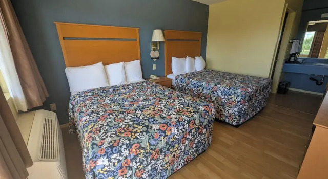 Четырёхместный номер Deluxe с видом на улицу OceanView Motel