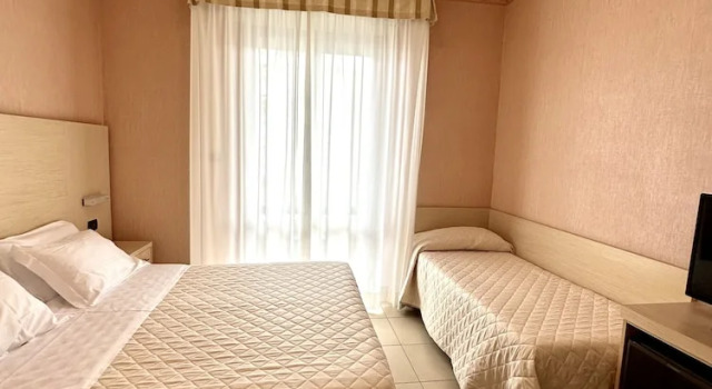 Трёхместный номер Standard с видом на море Hotel Metropole