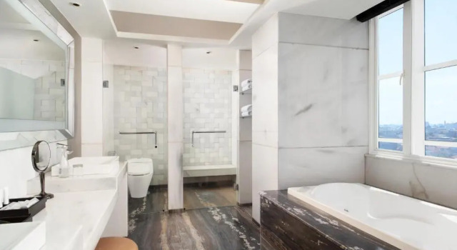Suite ARTOTEL TS Suites Surabaya