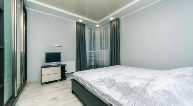Апартаменты с 2 комнатами FlatRent Drahomanova 2a, Генератор! ліфти вода опалення