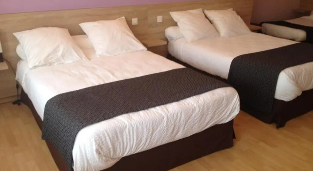 Четырёхместный номер Standard Hôtel Restaurant du Lauragais LOGIS DE FRANCE