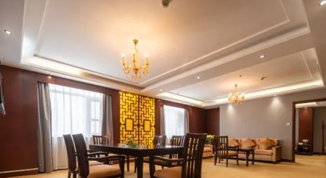Люкс Deluxe Vincent International Hotel