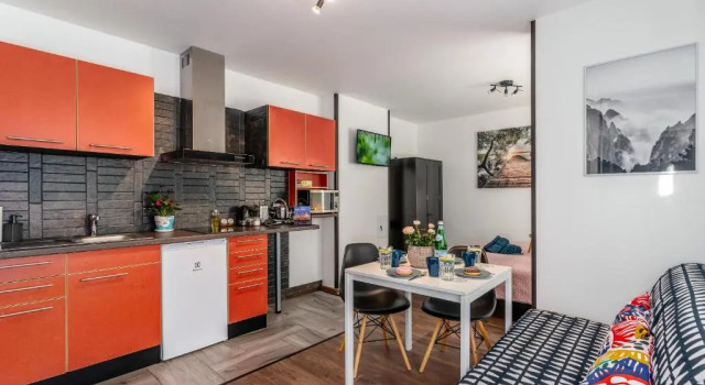 Апартаменты Green Garden & Private Parking Apartments with Playground