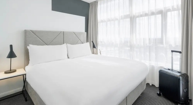 Люкс с балконом Meriton Suites Zetland