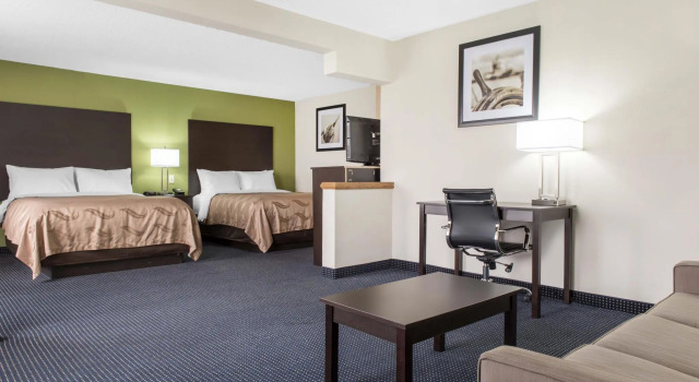 Четырёхместный номер Standard Quality Inn & Suites Anderson I-69