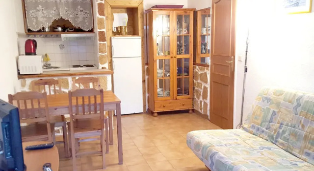 Apartment With one Bedroom in Fréjus, With Enclosed Garden - 150 m Fro, Забронировать Апартаменты/квартира Отели Фрежюс с парковкой, рядом с Пляж Галиот, Парковка