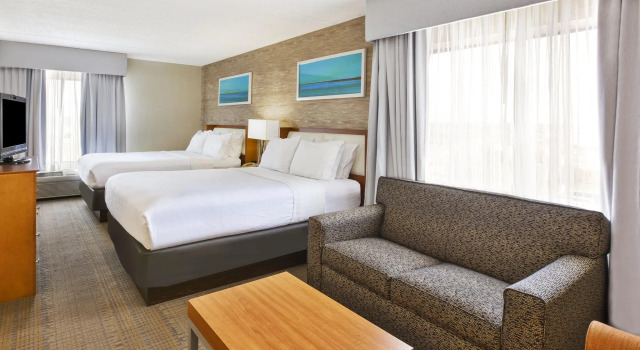 Четырёхместный люкс Holiday Inn & Suites Bolingbrook by IHG