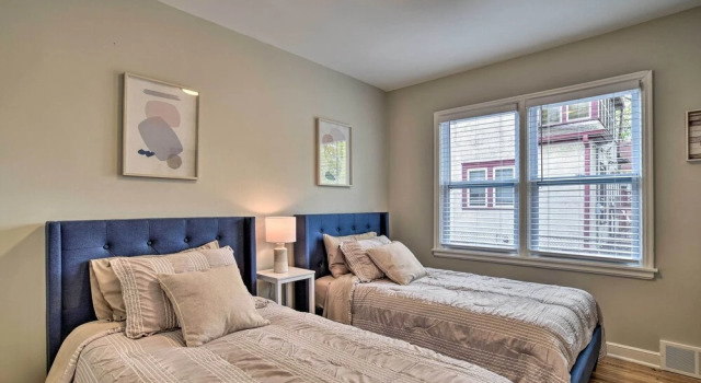 Коттедж с 2 комнатами Cozy Home: Wifi, Parking, 5 Mi to Dtwn Mpls!