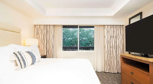 Двухместный люкс с видом на сад Zachari Dunes on Mandalay Beach, Curio Collection by Hilton