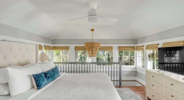 Cottage with Beautiful Garden and Heated Pool