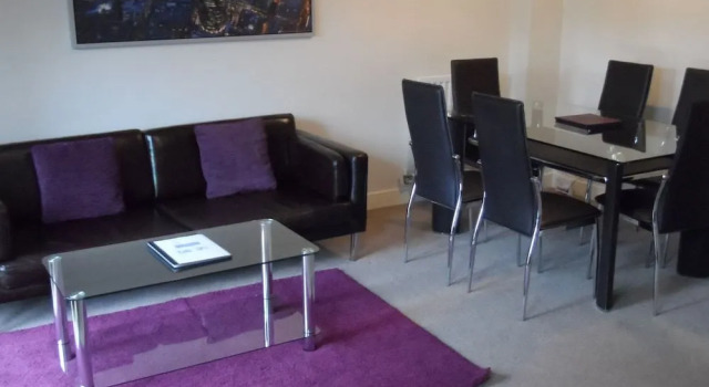 Flexi-Lets@Wallis Square, Farnborough, Забронировать Отель Отели High Weald с парковкой, Парковка