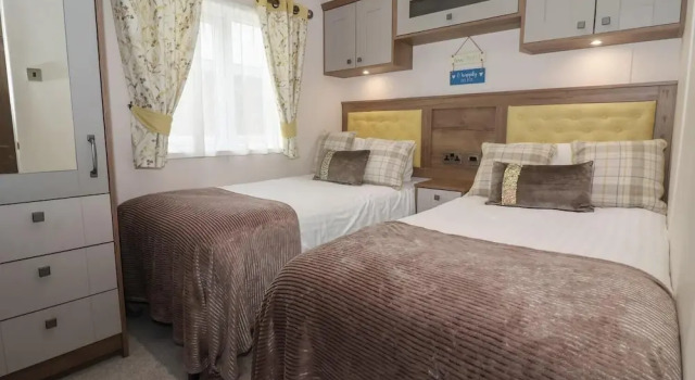 Whispering Willows 2-bed Lodge in Scarborough, Varaa Lomakoti Mökit kohteessa Merseyside, Mökki