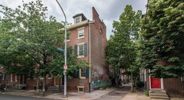 Historic Gem - City Center/patio/soak Tub, Забронировать Отель Филадельфия Philadelphia Metropolitan Area, рядом с Christian Street YMCA