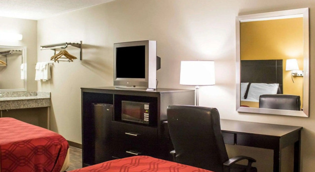 Четырёхместный номер Standard Econo Lodge Columbus West