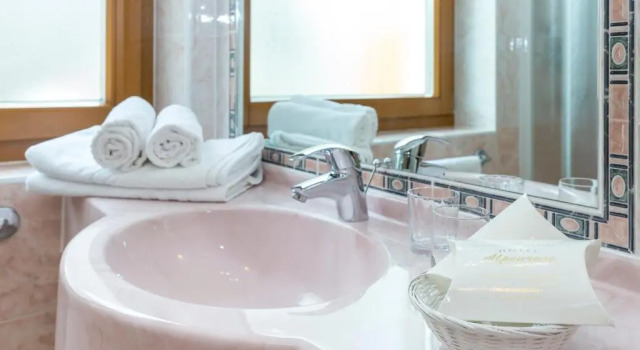 Номер Comfort Hotel Alpenrose Dolomites