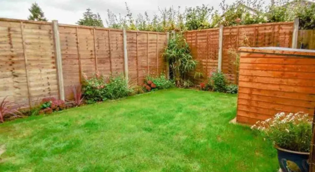 Spacious 4 Bed Rooms, Parking, Garden and Near Parks, Beaches and University
