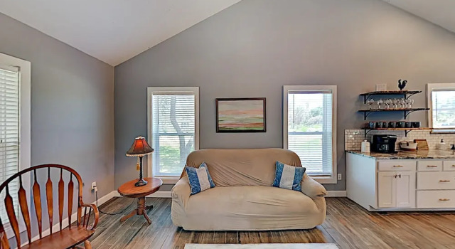 Deluxe Getaway: Big Corner Lot, Great Locale! 3 Bedroom Home