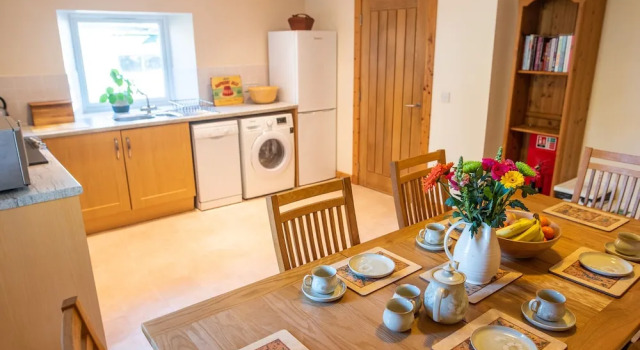 Коттедж Wynford Holiday Cottages