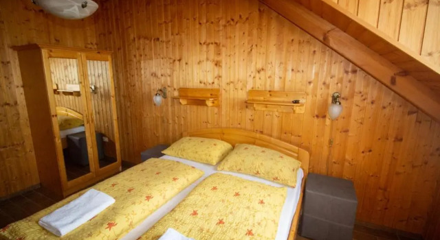 Radics Panzió Étterem és Wellness Központ, Book Hotel Hoteller i Western Transdanubia med parkering, Parkering
