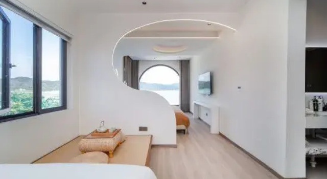Семейный люкс с видом на озеро Floral Hotel·Suzhou first love meet you hostel (Taihu Hengshan Island Scenic Spot Shop)