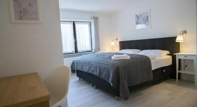 Ferienwohnung Charlotte, Забронировать Отель Вайзенхайм-ам-Занд Pfalz