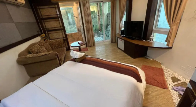 Двухместный номер Standard с видом на горы Ming-Jun Holiday Inn