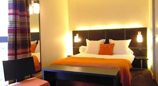 Трёхместный номер Comfort The Originals Boutique, Hôtel Marytel, Montbrison