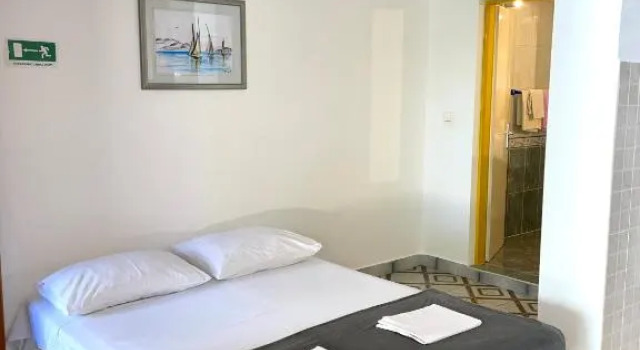 Rubin Jelsa, Prenota Hotel Jelsa 
