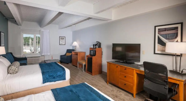 Четырёхместный номер Standard Rockland Harbor Hotel